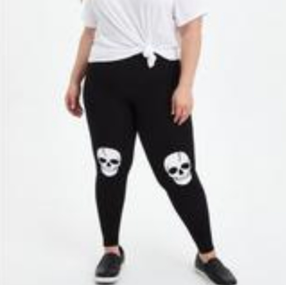 Torrid Witchy Goth Casual Plus Size 4X Black Skull Knee Leggings